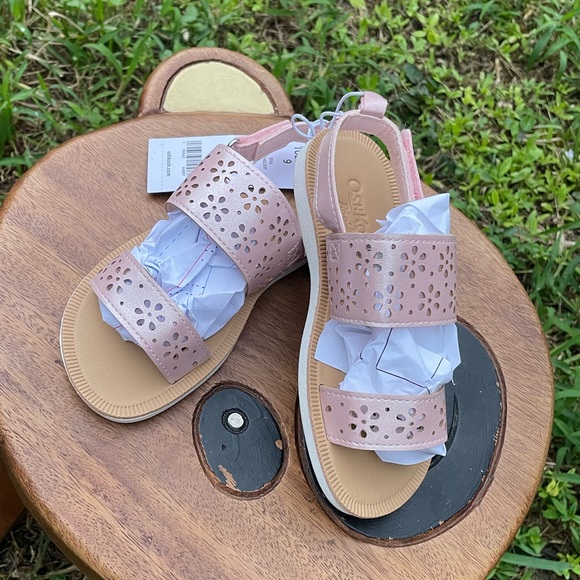 OshKosh B’gosh sandals shimmery light pink w/ flowers size 9 toddler girl - NWT - Picture 2 of 11